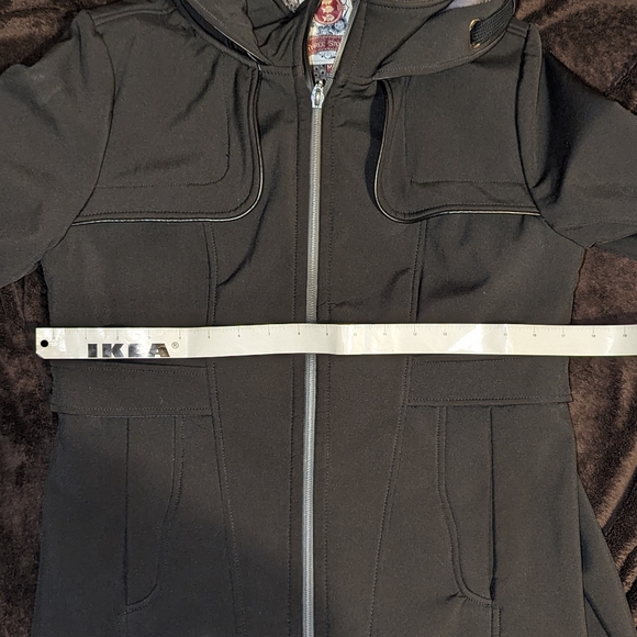 Three Stones Coat - Black Raincoat - Picture 8 of 9